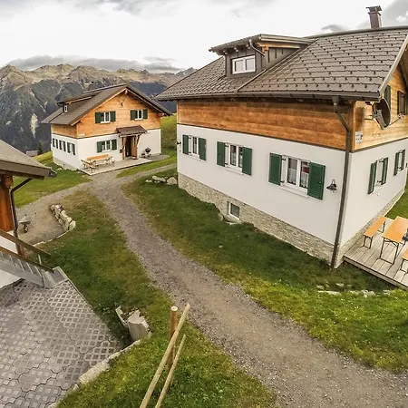 Ferienhaeuser Tschofen Garfrescha Feriehus